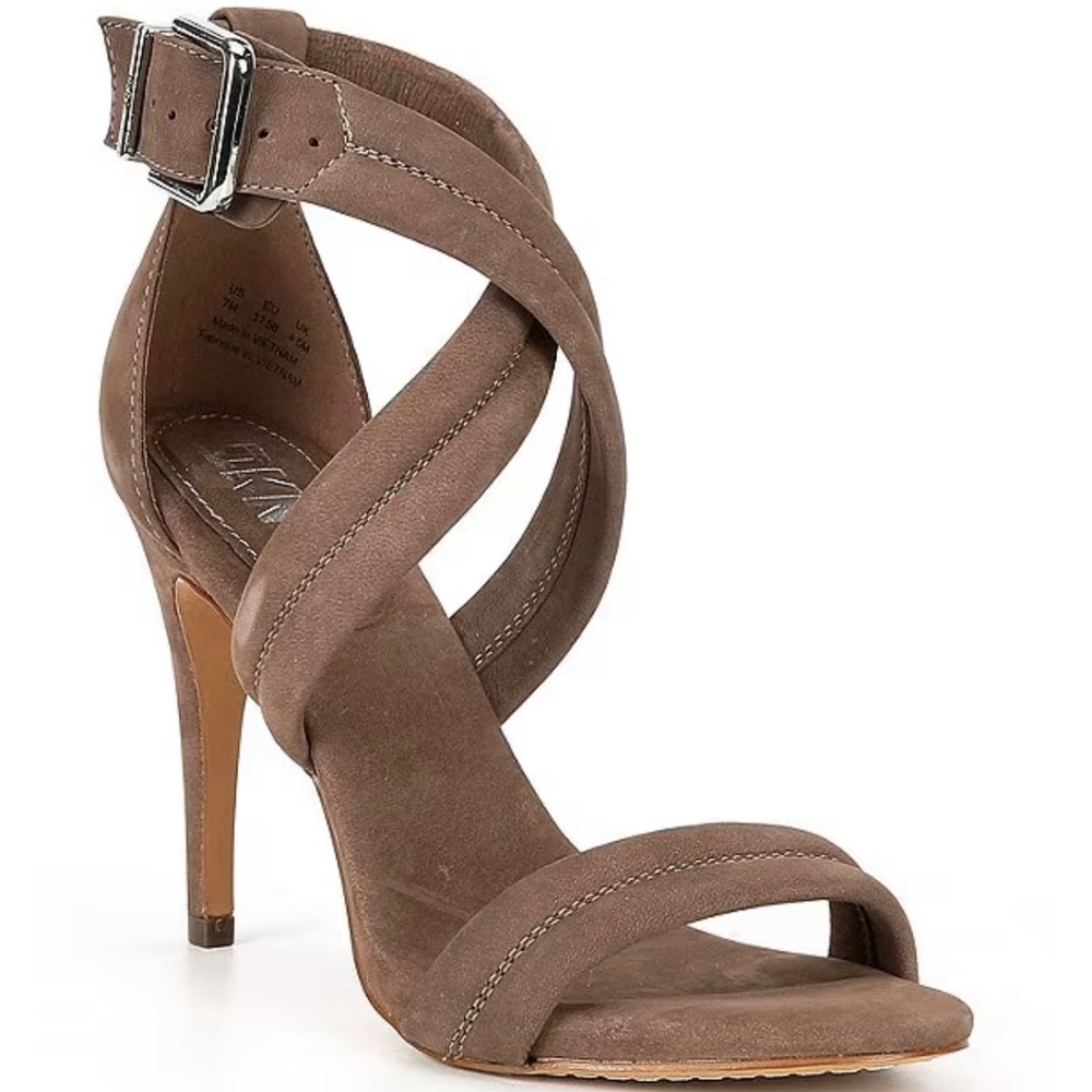 🍀 DKNY sandals